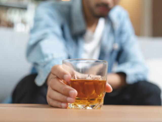 Est-ce que l'hypnose fonctionne pour arrêter de boire ? Comment ça marche ? 